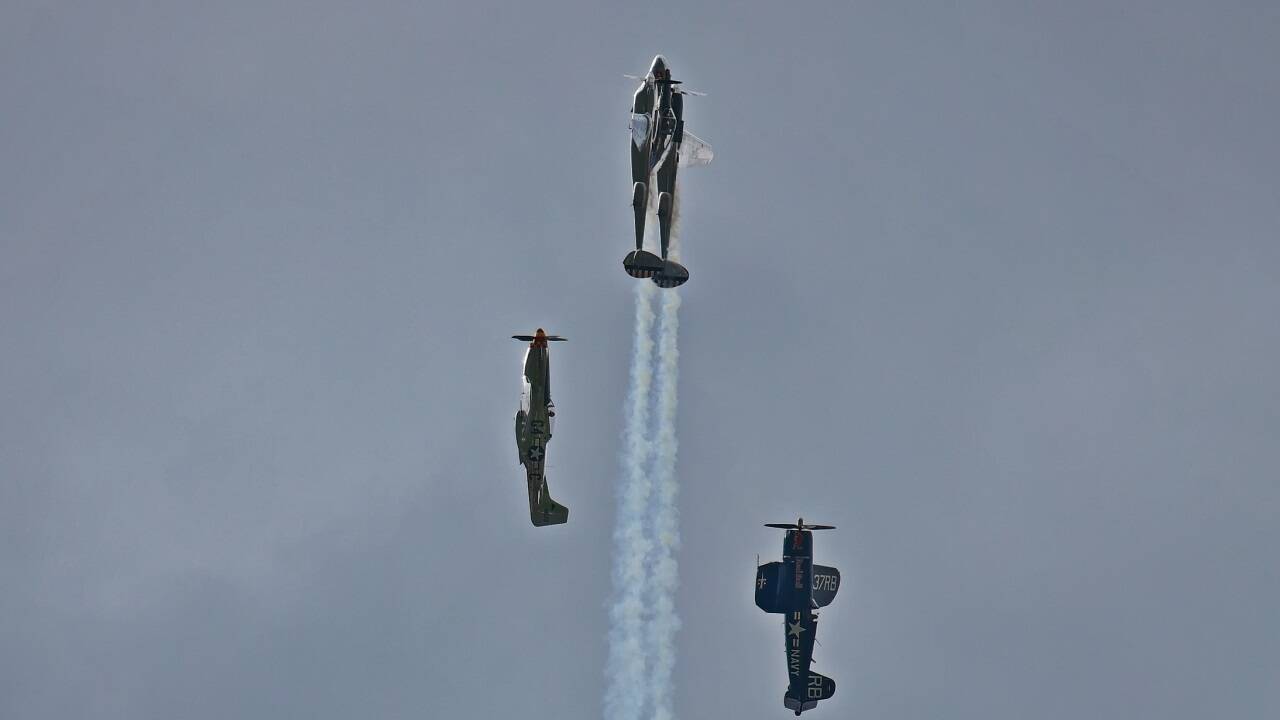 Spektakuläre Flugshow bei der Wiedereröffnung des Hangar-7.  