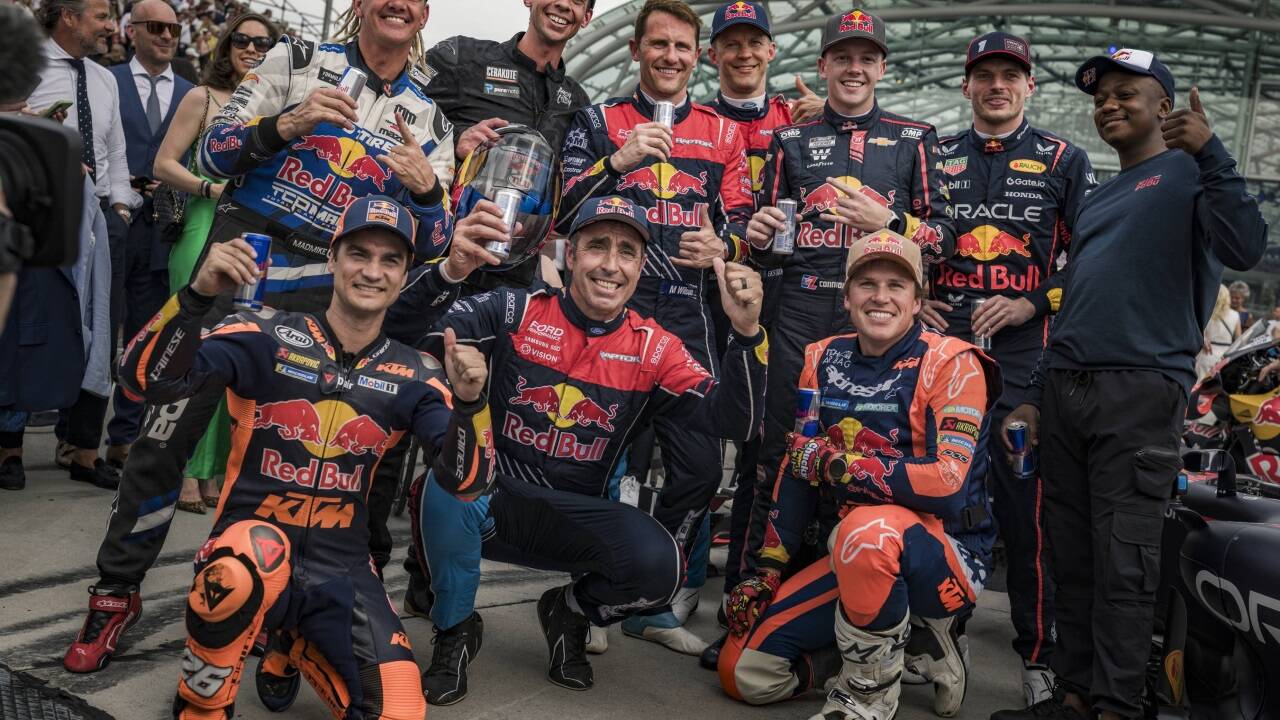 Motorsport-Actionhelden unter sich.  