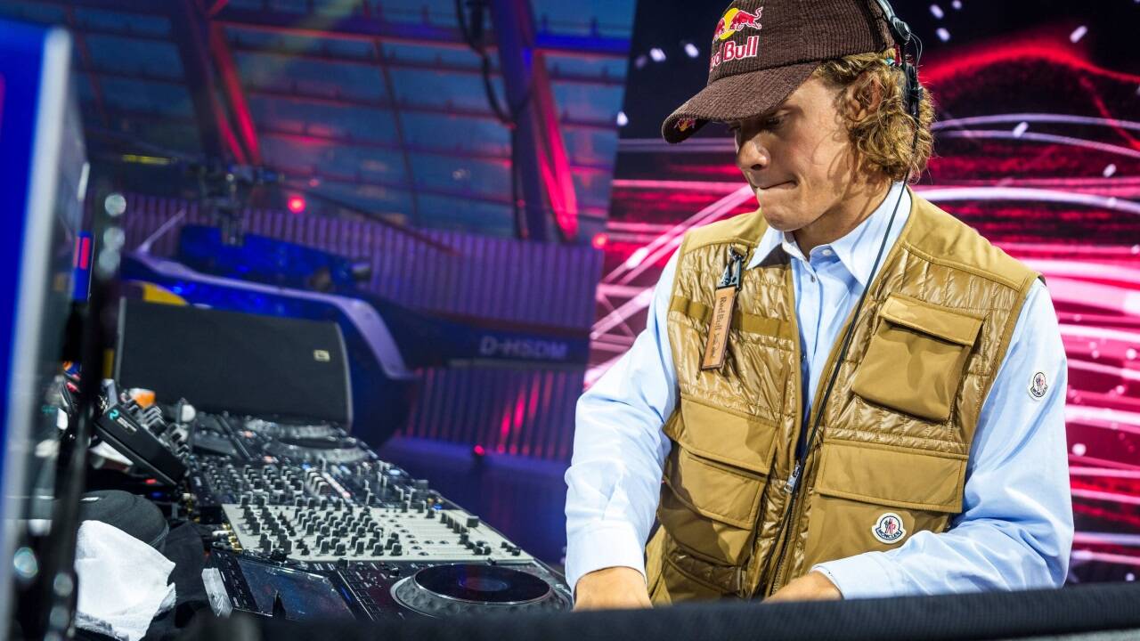 Brasiliens Skistar Lucas Braathen legte als DJ auf.  