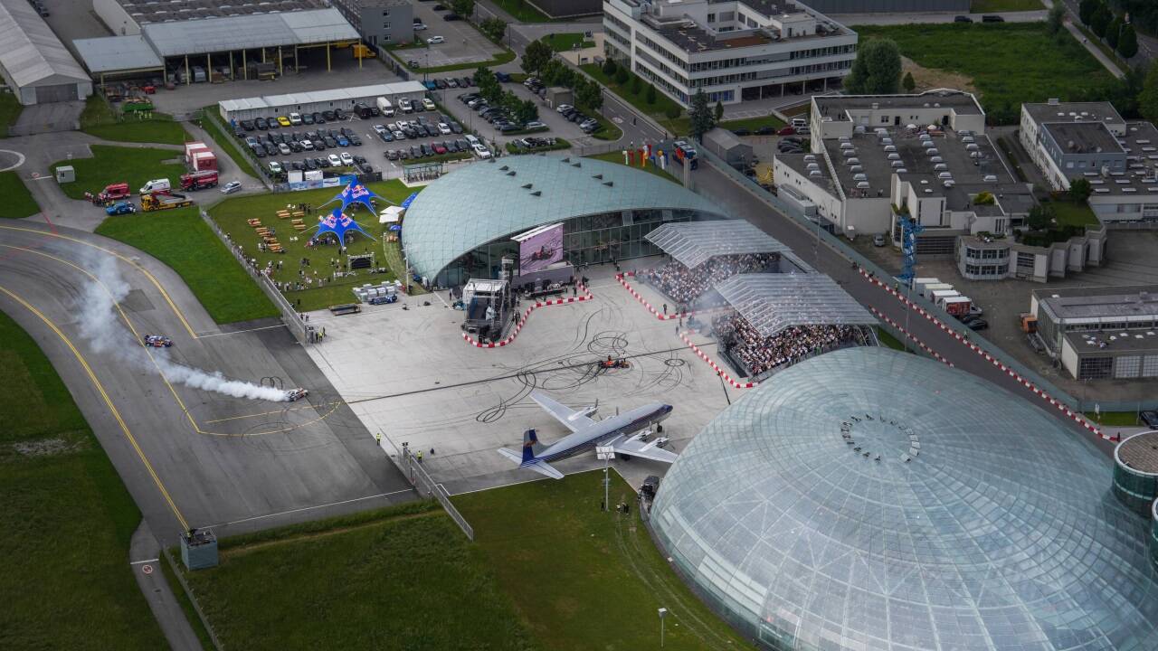 Der Hangar-7 am Mittwoch ganz im Zeichen der Wiedereröffnung. 
