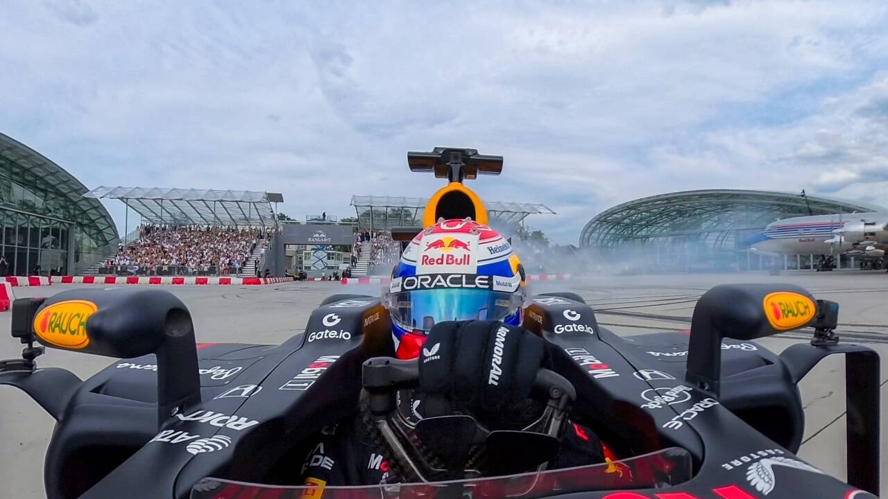 Max Verstappen bei der Wiedereröffnung des Hangar-7 in Salzburg. 