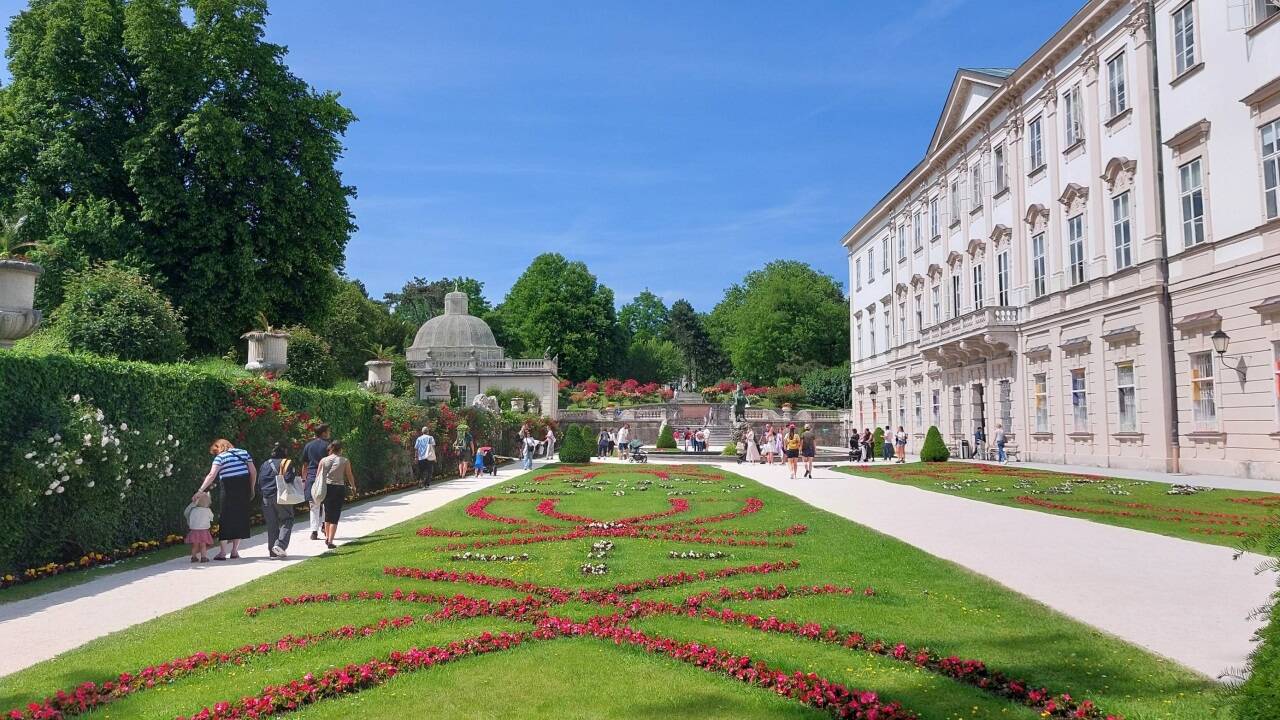 Blumenherzen im Mirabellgarten.  