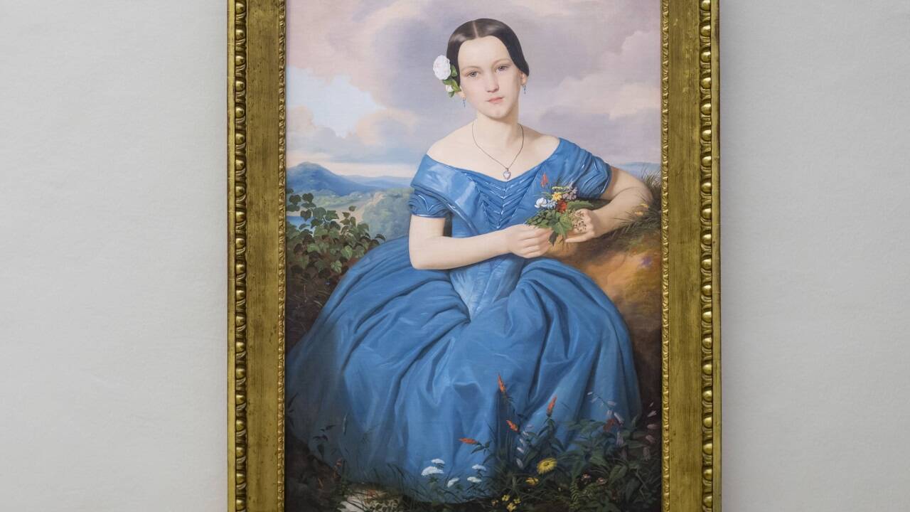 „Mädchen mit blauem Seidenkleid“, Wiener Schule (Maler unbekannt). 