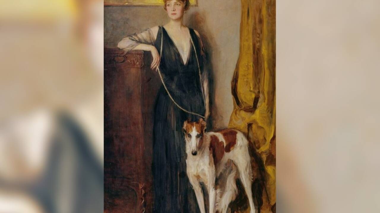 Kitti Baronin Rothschild (geb. Wolf), 1916 porträtiert von John Quincy Adams.  