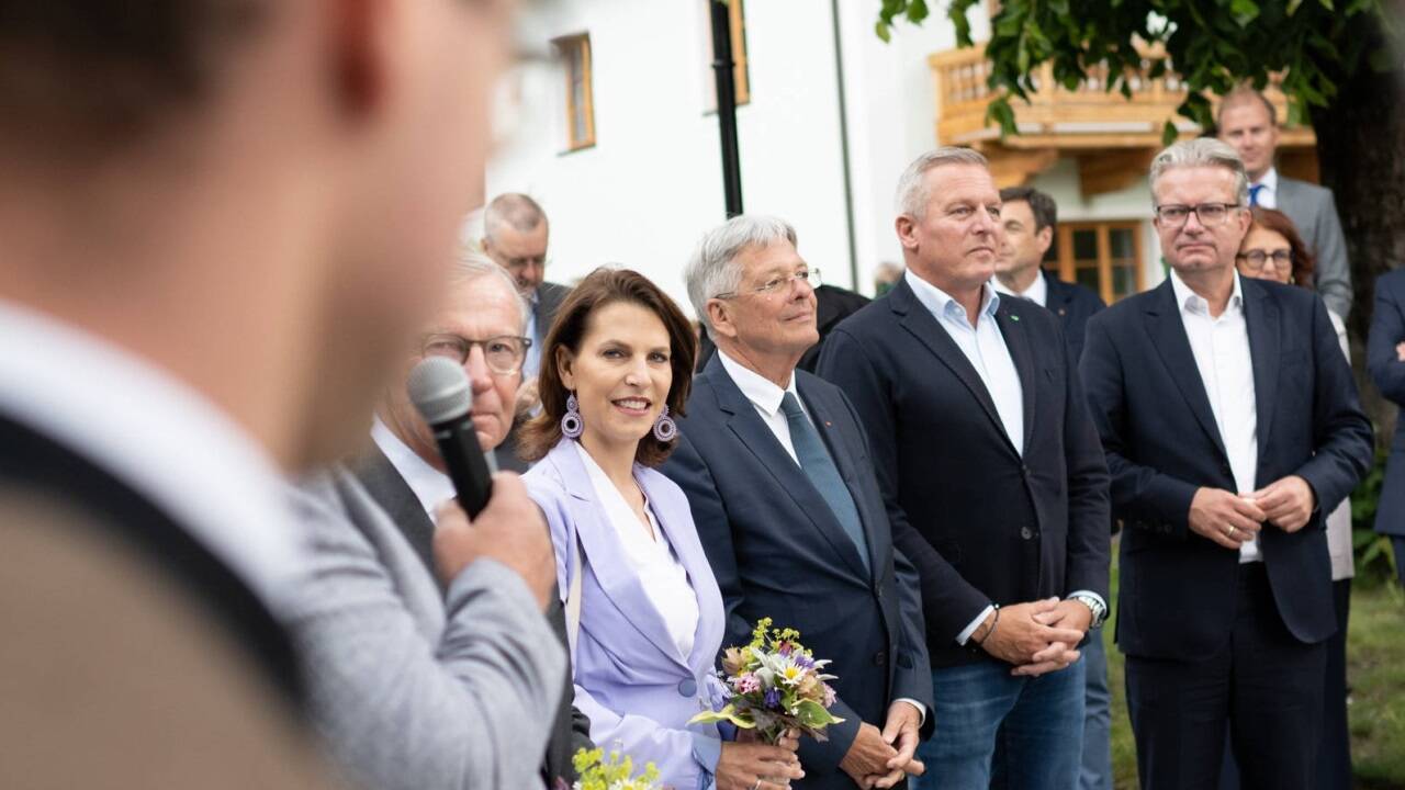 Die Landeshauptleute Wilfried Haslauer (Salzburg), Peter Kaiser (Kärnten), Mario Kunasek (Steiermark) mit der designierten Landeshauptfrau von Salzburg, Karoline Edtstadler und dem ehemaligen Landeshauptmann Christopher Drexler (Steiermark). 