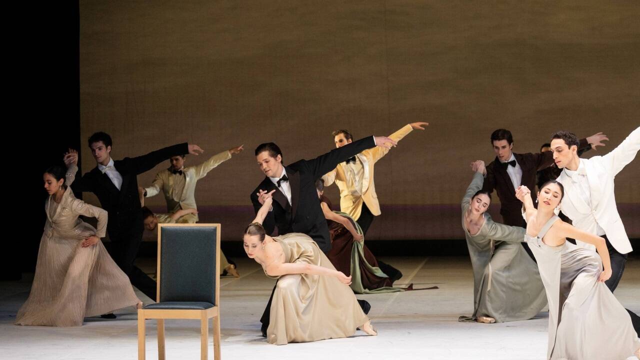 Tänzerische Brillanz: das Hamburger Corps de ballet in „Tod in Venedig“.  Tänzerische Brillanz: das Hamburger Corps de ballet in „Tod in Venedig“.