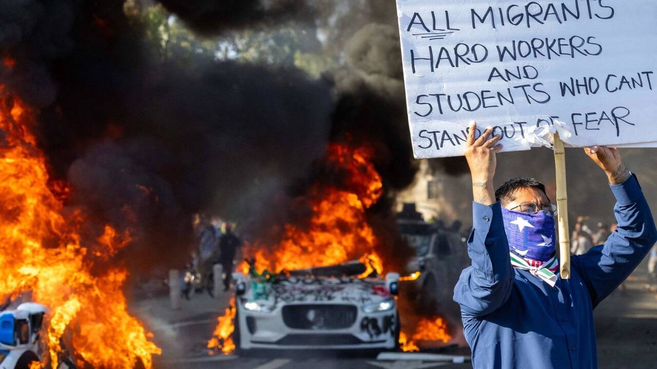 Während Demonstranten gegen Abschiebungen protestieren, entsendet der US-Präsident die Nationalgarde.  