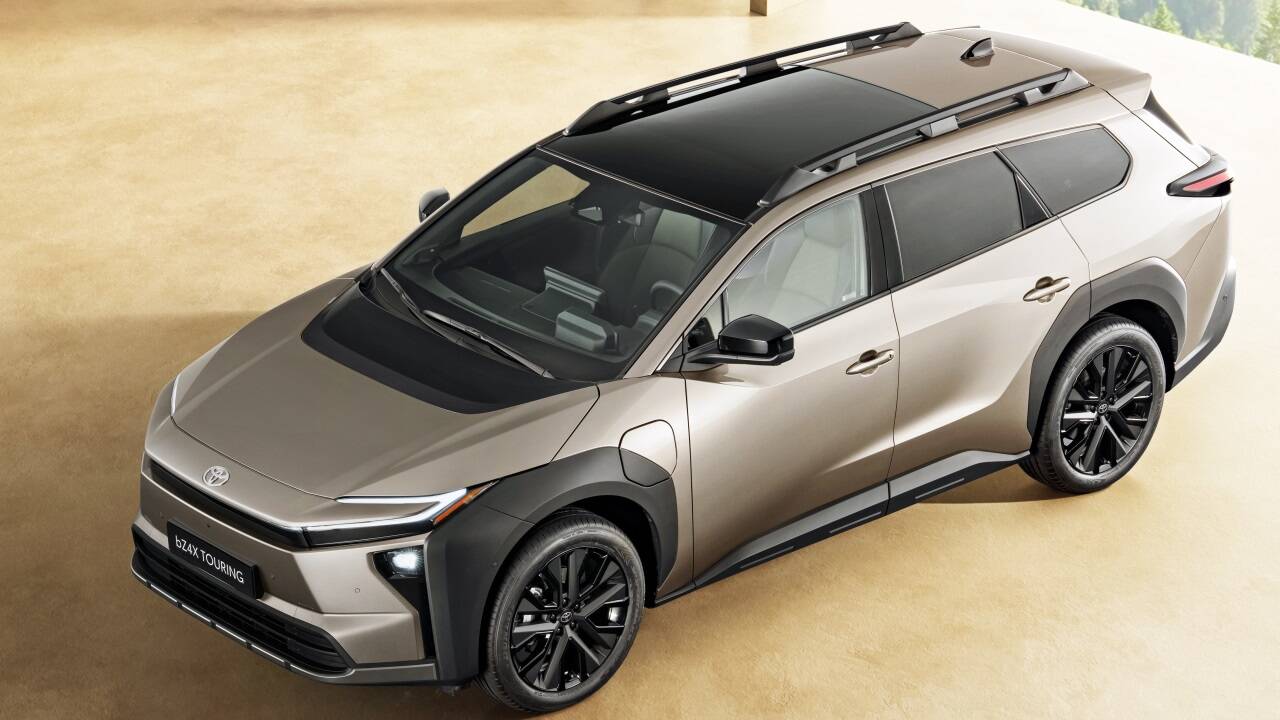 ...sowie der bZ4X Touring als eine Art Elektrokombi. 