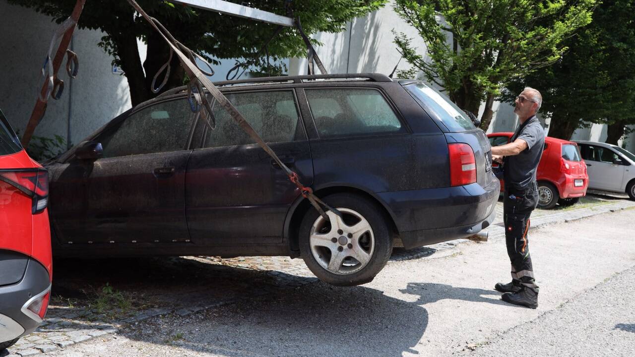 Die Entfernung der Rostlaube in der Parscher Straße. 
