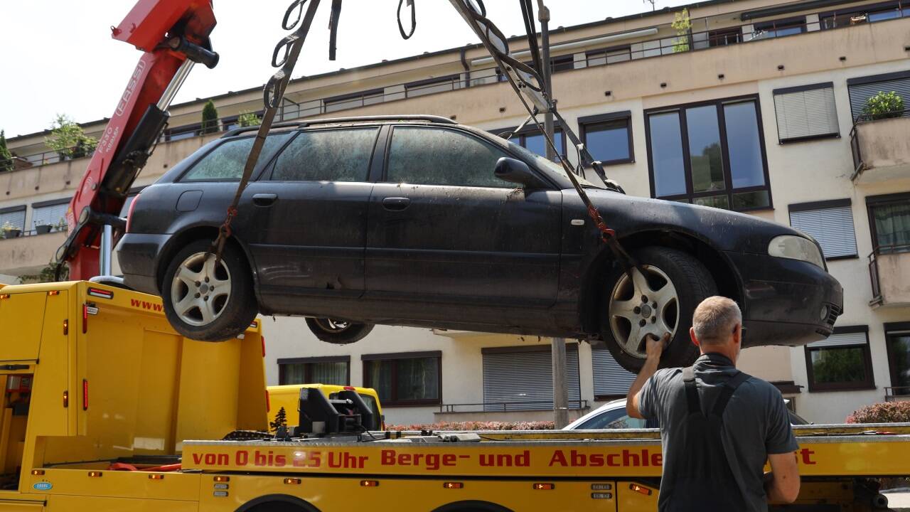 Die Entfernung der Rostlaube in der Parscher Straße. 