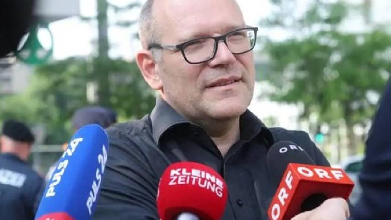 Borg-Religionslehrer Paul Nitsche: Seine Gedanken sind bei den Familien, die „wirklich betroffen sind, die in der Früh ein Kind verabschiedet haben“, das nicht mehr von der Schule heimkommen sollte. 