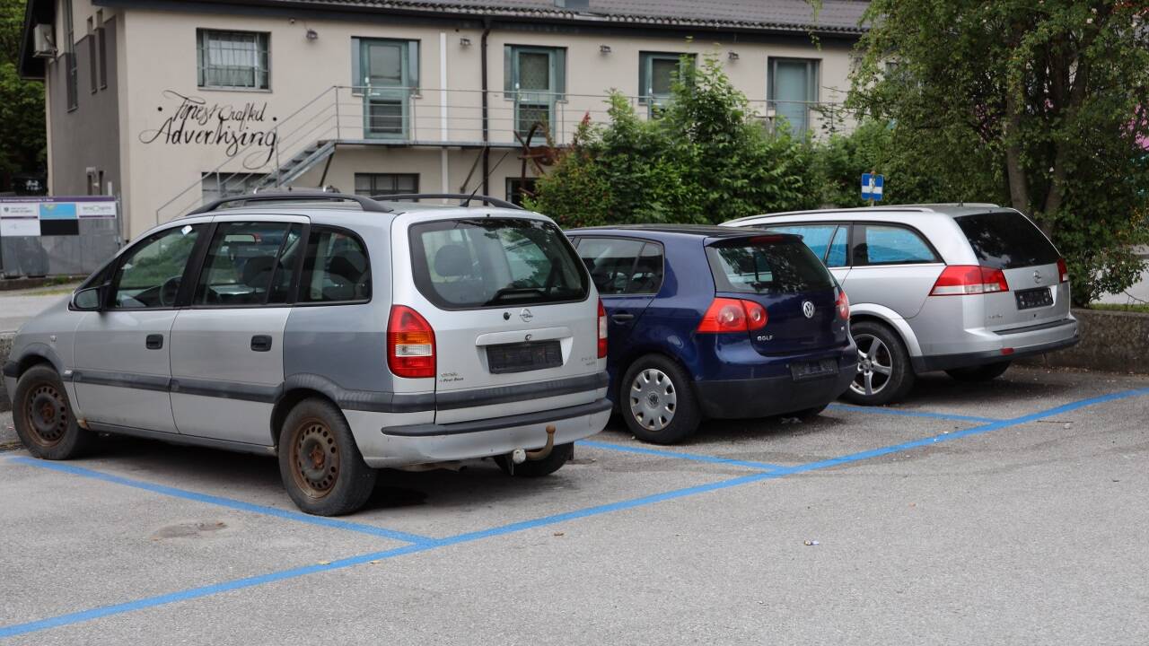 Bisher schlug jeder Versuch fehl, die kennzeichenlosen Fahrzeuge zu entfernen. 
