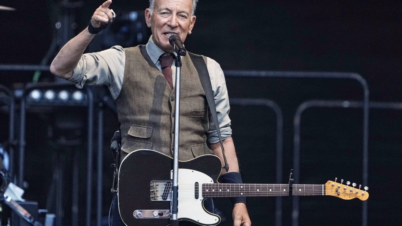Klare Ansagen und mitreißende Musik: Bruce Springsteen und die E Street Band rockten das Berliner Olympiastadion. 