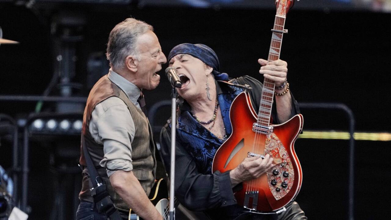 Klare Ansagen und mitreißende Musik: Bruce Springsteen und die E Street Band rockten das Berliner Olympiastadion. 