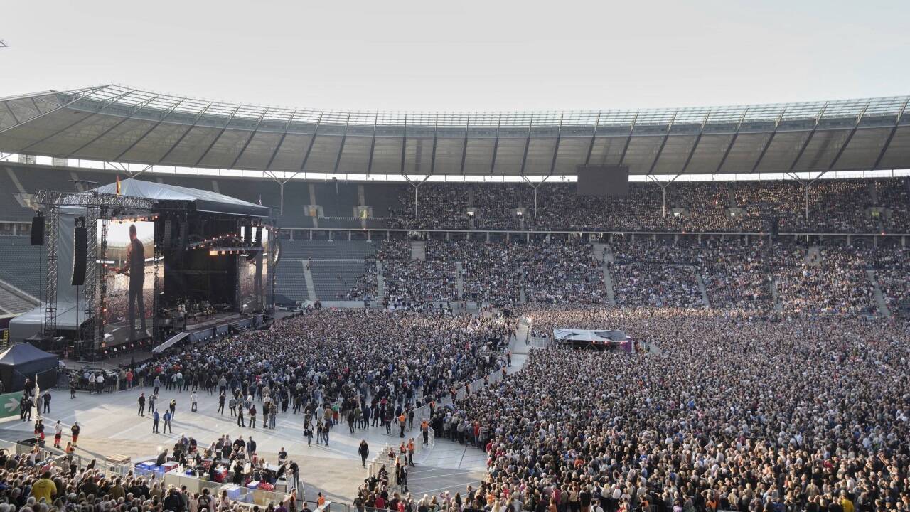 Klare Ansagen und mitreißende Musik: Bruce Springsteen und die E Street Band rockten das Berliner Olympiastadion. 