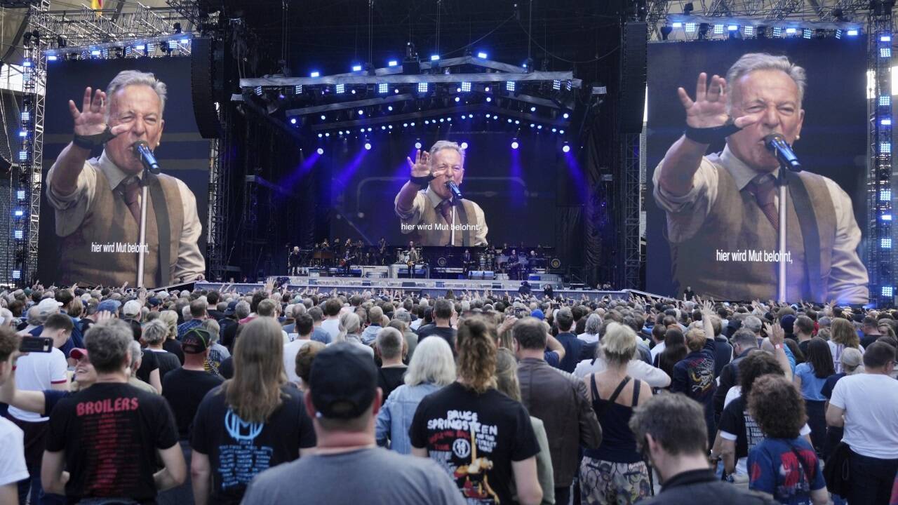 Klare Ansagen und mitreißende Musik: Bruce Springsteen und die E Street Band rockten das Berliner Olympiastadion. 
