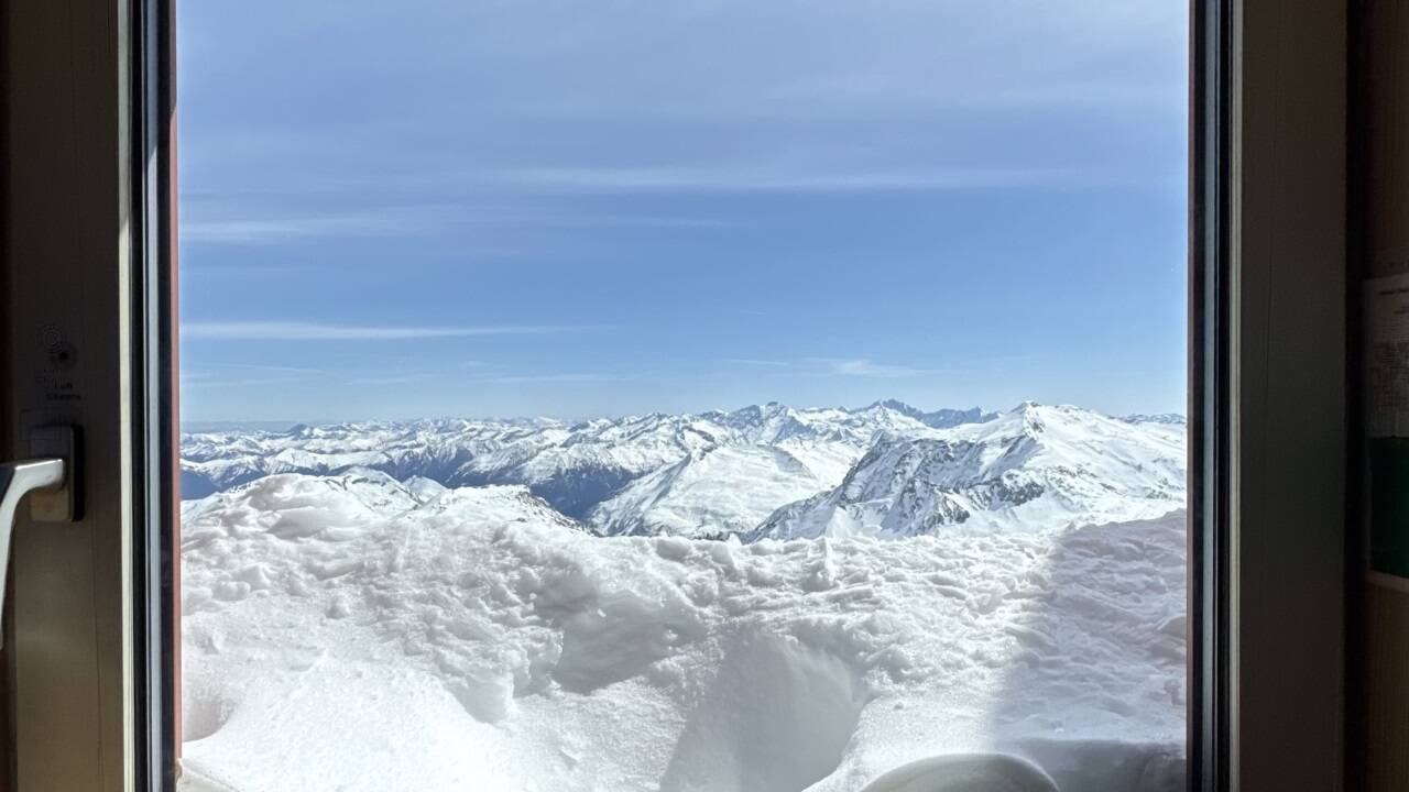 Minus 20 Grad Celsius können Elke Ludewig nichts anhaben. Ihre Faszination für Wetter, Wolken und Luft begleitet sie schon seit der Kindheit.  