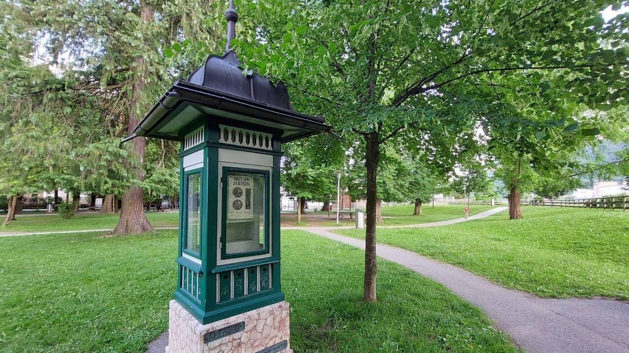Das Wetterhäuschen aus der Zeit der Jahrhundertwende.  