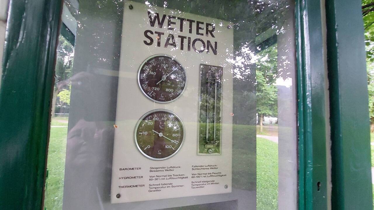 Details des Wetterhäuschens. 