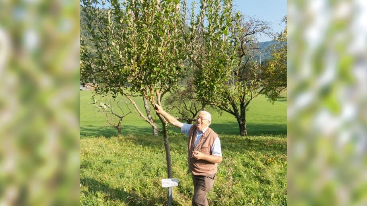 August Kottmann hat neben seinem Gasthof einen Obstbaumlehrpfad angelegt. 