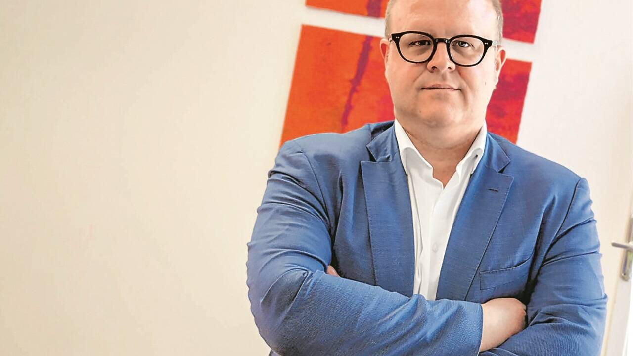 Wolfang Gappmayer ist Rechtsanwalt in Wien. Er ist spezialisiert auf Außenhandel, Zollrecht – und Opferrechte. Er sagt: Das Waffengesetz muss überarbeitet werden, jedoch losgelöst von einer politischen Diskussion.  