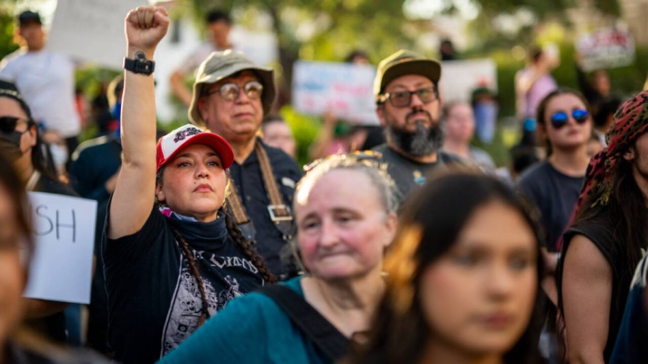 Menschen demonstrieren in LA, San Antonio und anderen Städten 