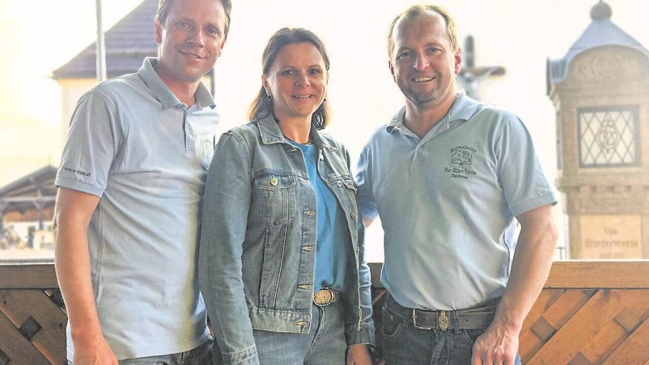 Florian Klaushofer, Anja Ebner und Josef Schöpp (v. l.) leiten den Heimatverein Zur Alten Linde in Faistenau als Trio.  