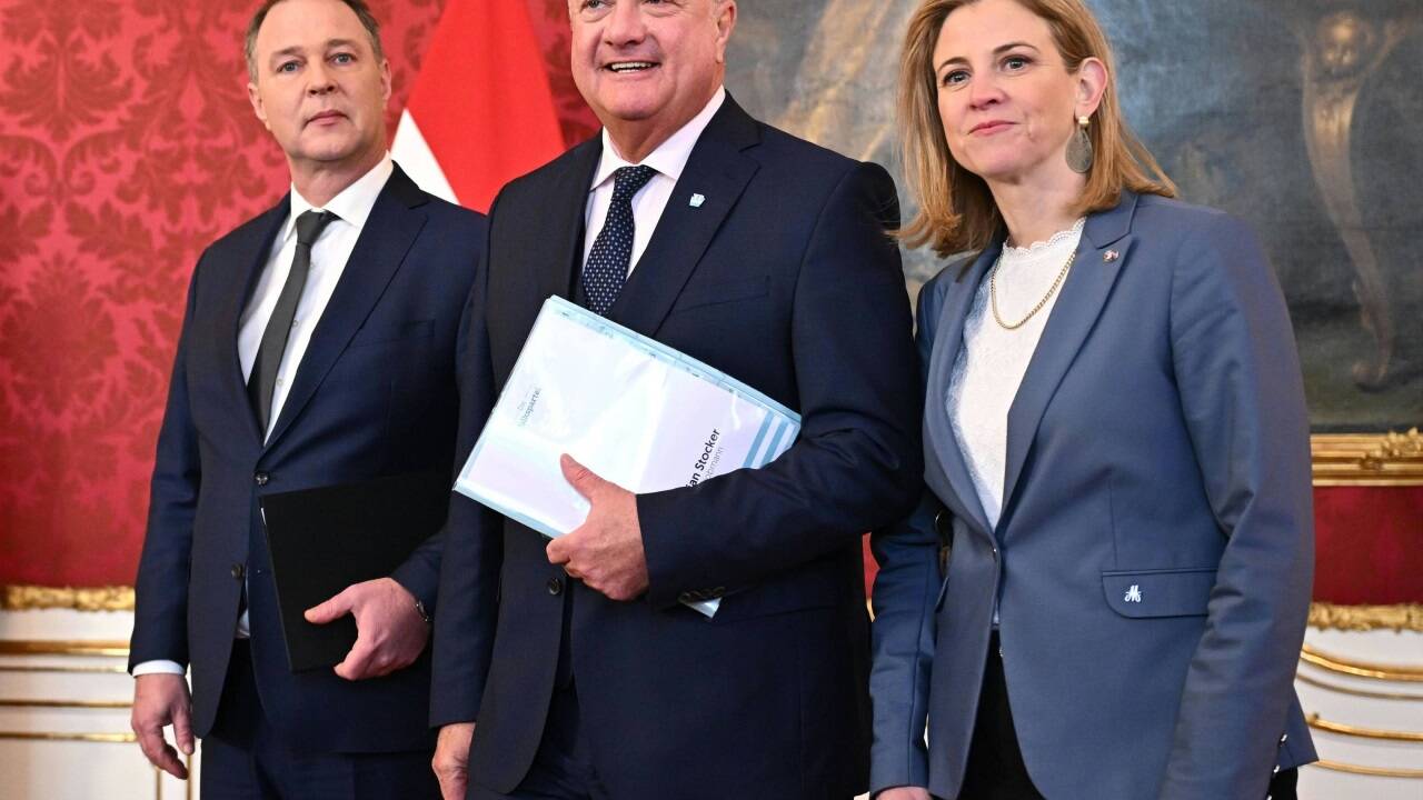 Christian Stocker, Andreas Babler und Beate Meinl-Reisinger beim Regierungsantritt. Christian Stocker, Andreas Babler und Beate Meinl-Reisinger beim Regierungsantritt.