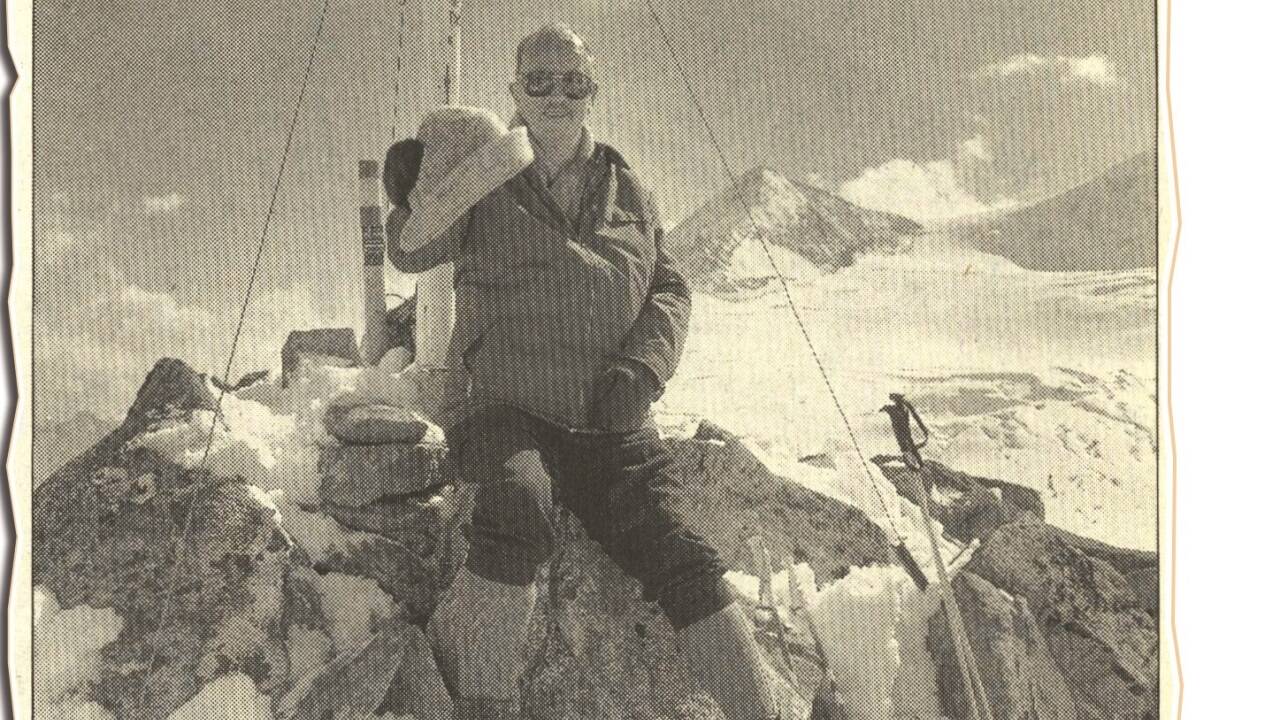 Ausschnitt aus den SN vom 26. September 1988: Wolfgang Pillewizer auf der nach ihm benannten Erhebung. 