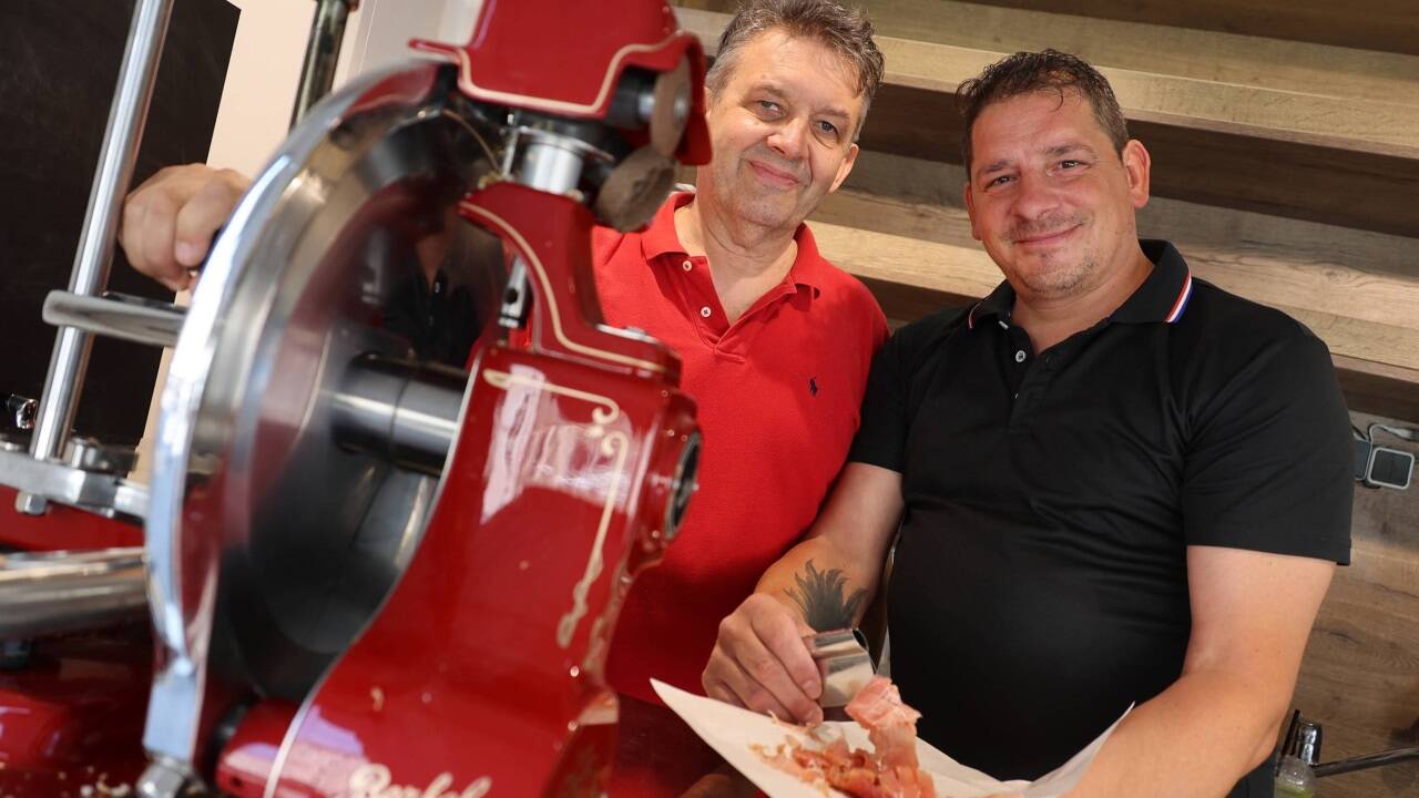 Auch die Prosciutto-Schneidemaschine hat Alexander Grundbichler von Wilhelm Bekk übernommen. 