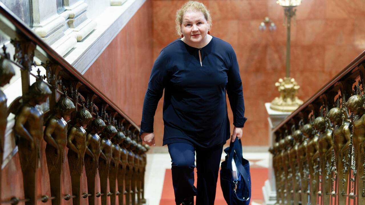 Sozialministerin Korinna Schumann präsentierte Details zur geplanten Teilpension und zu Einschränkungen bei der Altersteilzeit. 