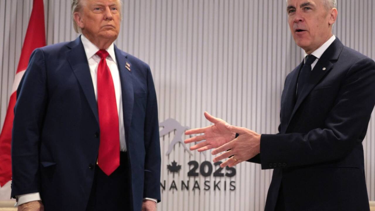 Trump (l.) mit Kanadas Premier Carney  Trump (l.) mit Kanadas Premier Carney