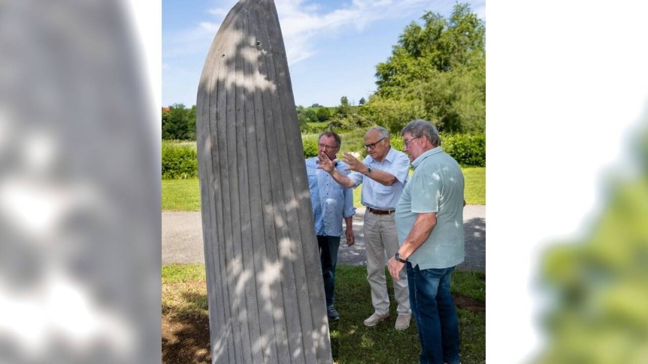 Die ungewöhnliche, neue Rupert-Kapelle und ihre Errichter: Johann Engl, Franz Paul Enzinger und Matthias Berger. 