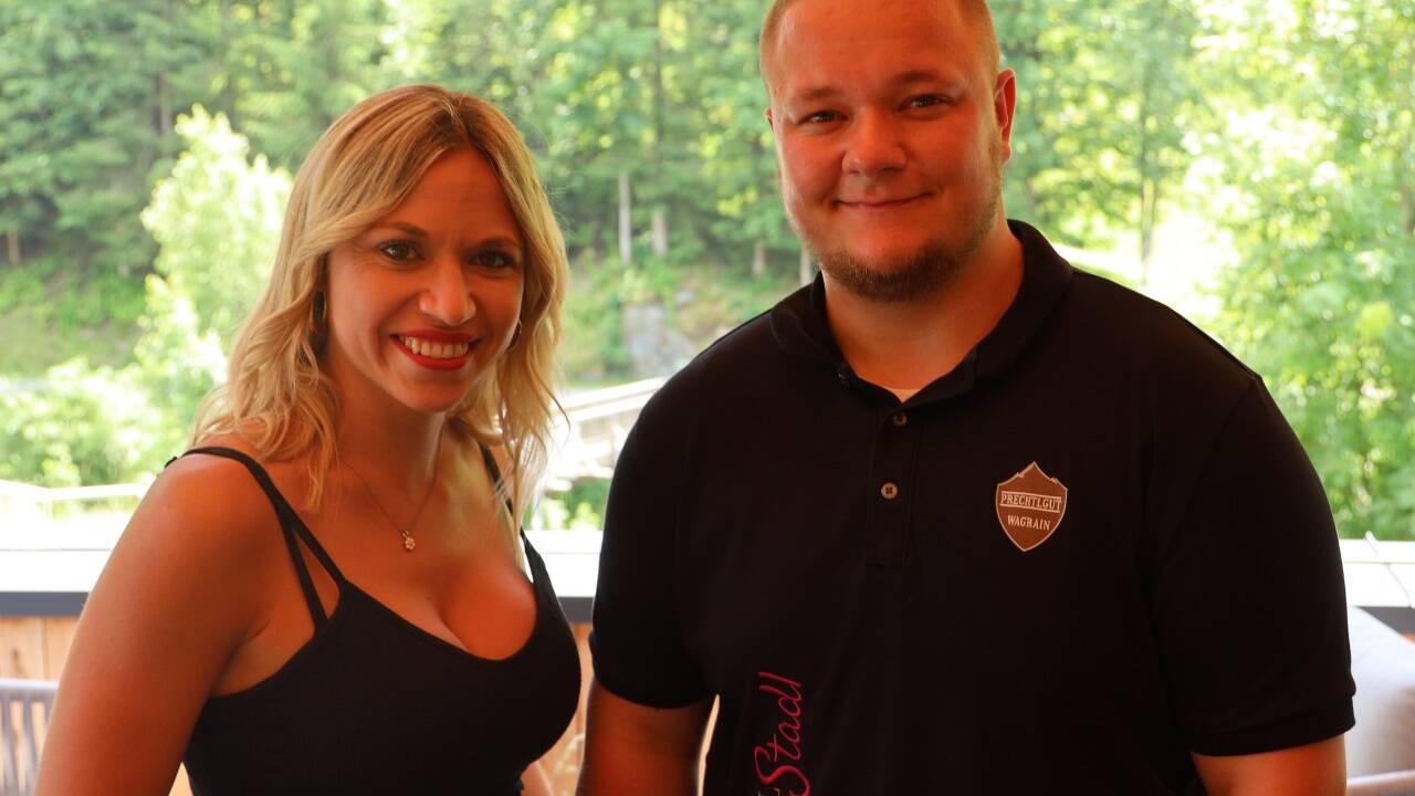 Carina Neumann und Simon Fröhlacher bedienten die Dutzenden Zwillingspaare. 