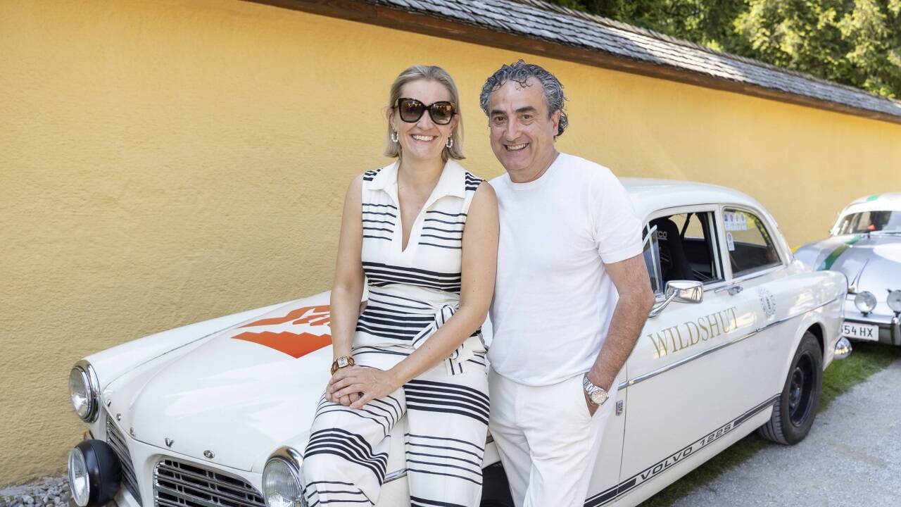 Kerstin Vockner und Herbert Stranzinger mit einem Volvo 122 S, Baujahr 1968. 