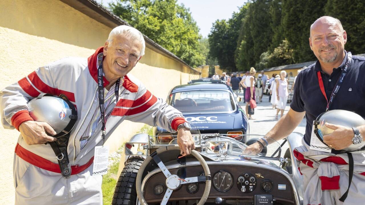 Walter Jungwirth und Gernot Fleischmann mit einem Chrysler Speedster, Baujahr 1927. 