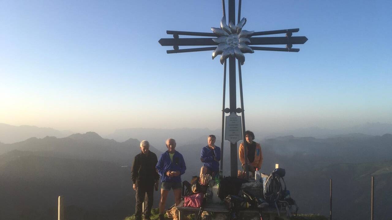 Mitglieder des Alpenvereins Großarl-Hüttschlag am Berg. 