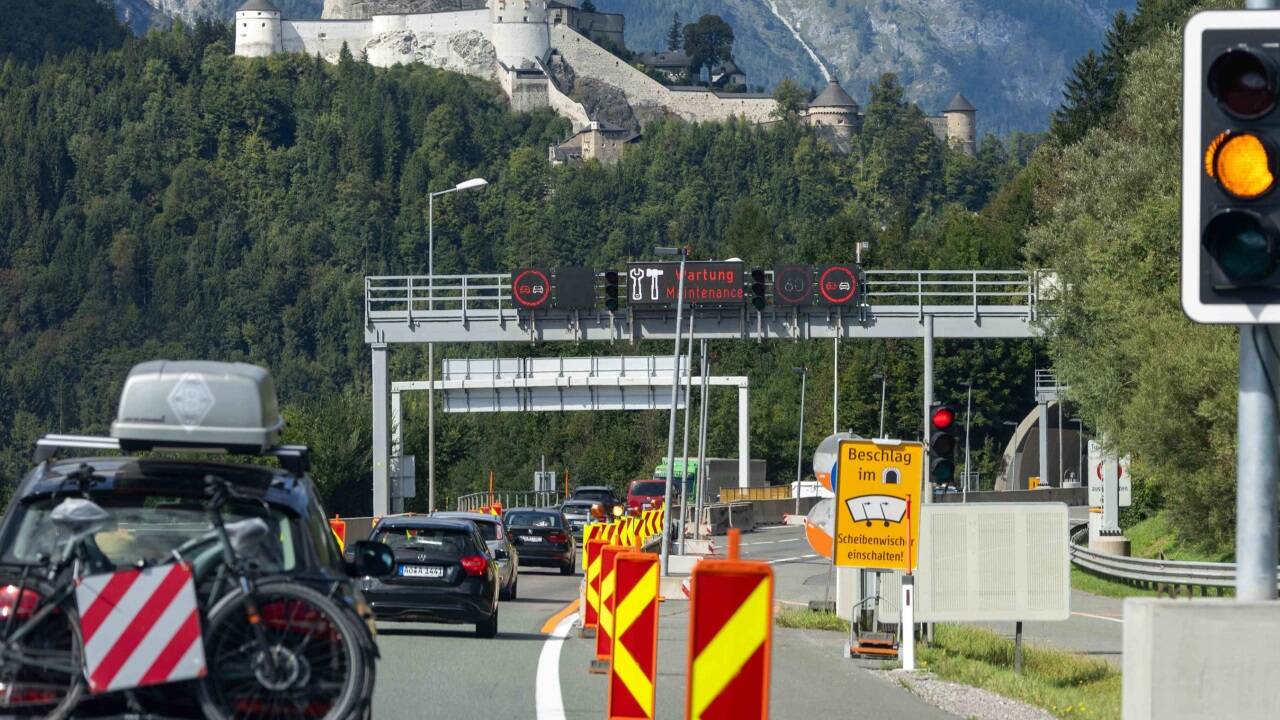 Im Rückreiseverkehr gab es auch am Sonntag viel Stau auf der A10.  