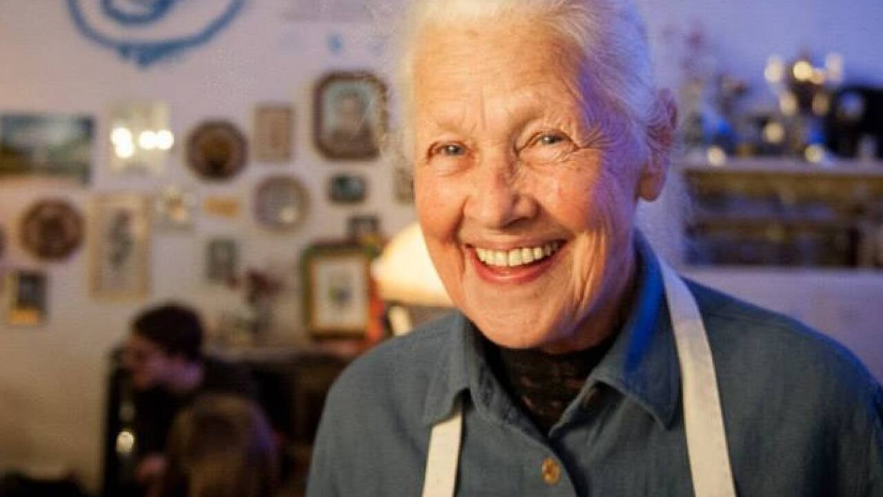 Mutter Mayr, Seniorwirtin des Hotel Post in Mauterndorf ist die Oma von VollpensionGründer Moriz Piffl-Percevic gilt als Inspirationsquelle für das Projekt.  