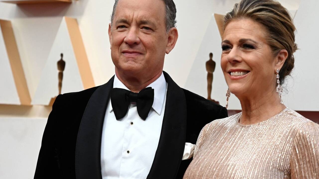 Tom Hanks im Archivbild mit seiner Frau Rita Wilson. Der US-Schauspieler tritt als Erzähler in der Naturfilm-Reihe „The Americas“ auf.  