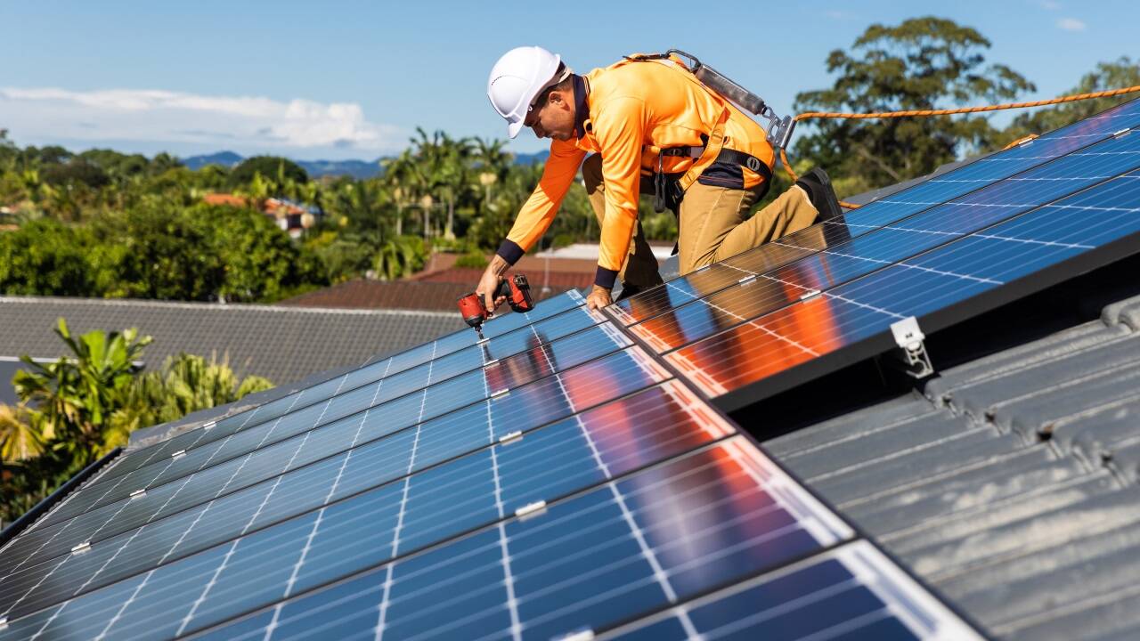 Mehr Photovoltaikanlagen werden mit Speicher installiert.  Mehr Photovoltaikanlagen werden mit Speicher installiert.
