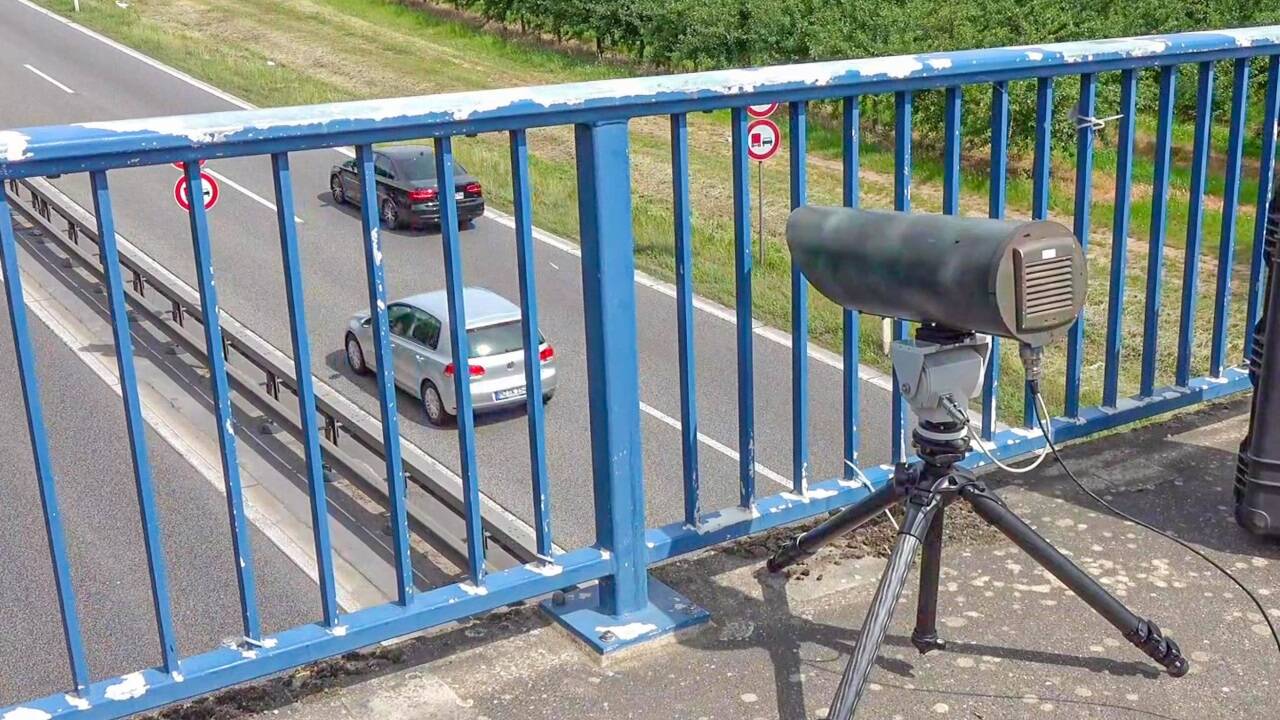 Diese Kamera erfasst Telefonierende am Steuer ihrer Autos – sofern sie dies ohne Freisprecheinrichtung tun. 