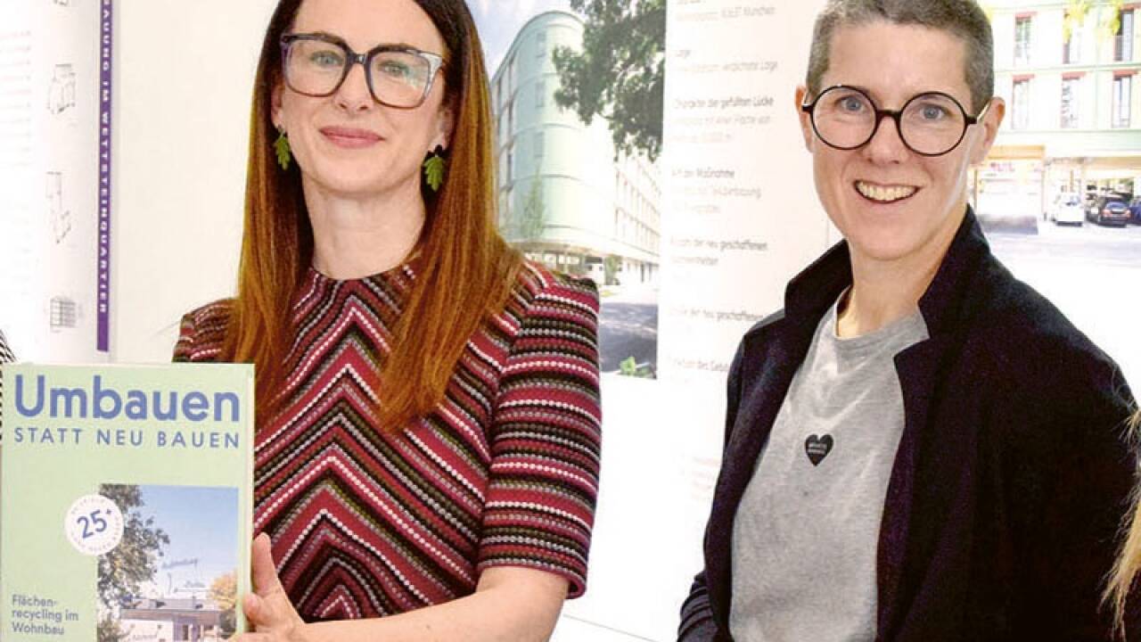 Caroline Rodlauer (links) und Melanie Karbasch, Architektinnen und Autorinnen des im Anton-Pustet-Verlag erschienenen Buches. 