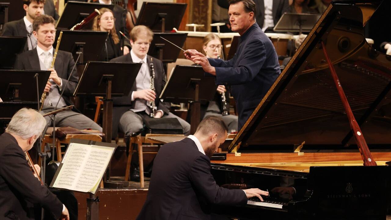 Pianist Igor Levit, Dirigent Christian Thielemann und die Wiener Philharmoniker spielten die beiden Brahms-Klavierkonzerte ein. 