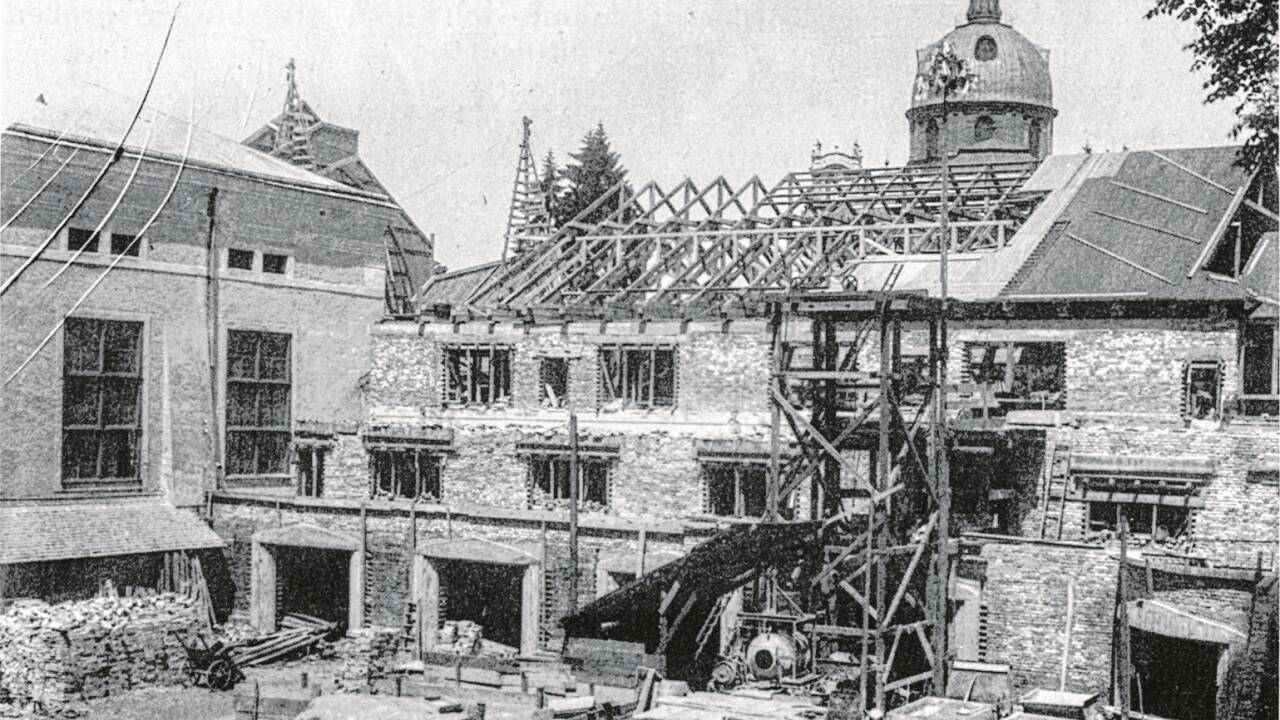 Umbau der großen gedeckten Reitschule für das 1925 zu eröffnende Festspielhaus in Salzburg. 