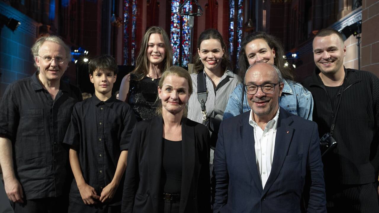 Beim einem Festkonzert im Wetzlarer Dom wurde das Jubiläum von Leica gefeiert. Mit dem Jugendensemble Bella Fortuna aus Salzburg. Im Bild von links n. r.: Dirigent Stefan David Hummel, Gabriel Ambusch-Pilz, Friederike Zimmerebner, Karin Rehn-Kaufmann, Charlotte Kaufmann, Andreas Kaufmann, Laura und Maximilian Kaufmann. 