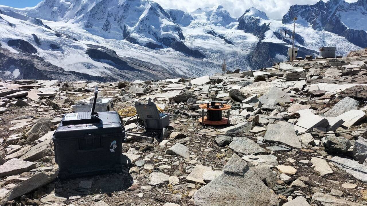 Das Schweizer Permafrostmessnetz PERMOS dokumentiert seit dem Jahr 2000 den Zustand und die Veränderungen des Permafrostes in den Schweizer Alpen.  