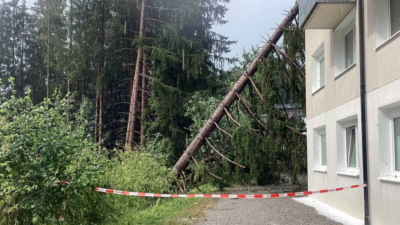 Etwa im Stadtgebiet von Kitzbühel in Tirol wurde die Feuerwehr zu zahlreichen Einsätzen alarmiert. 