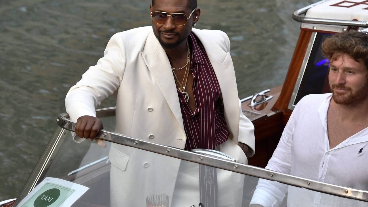 Popstar Usher. 