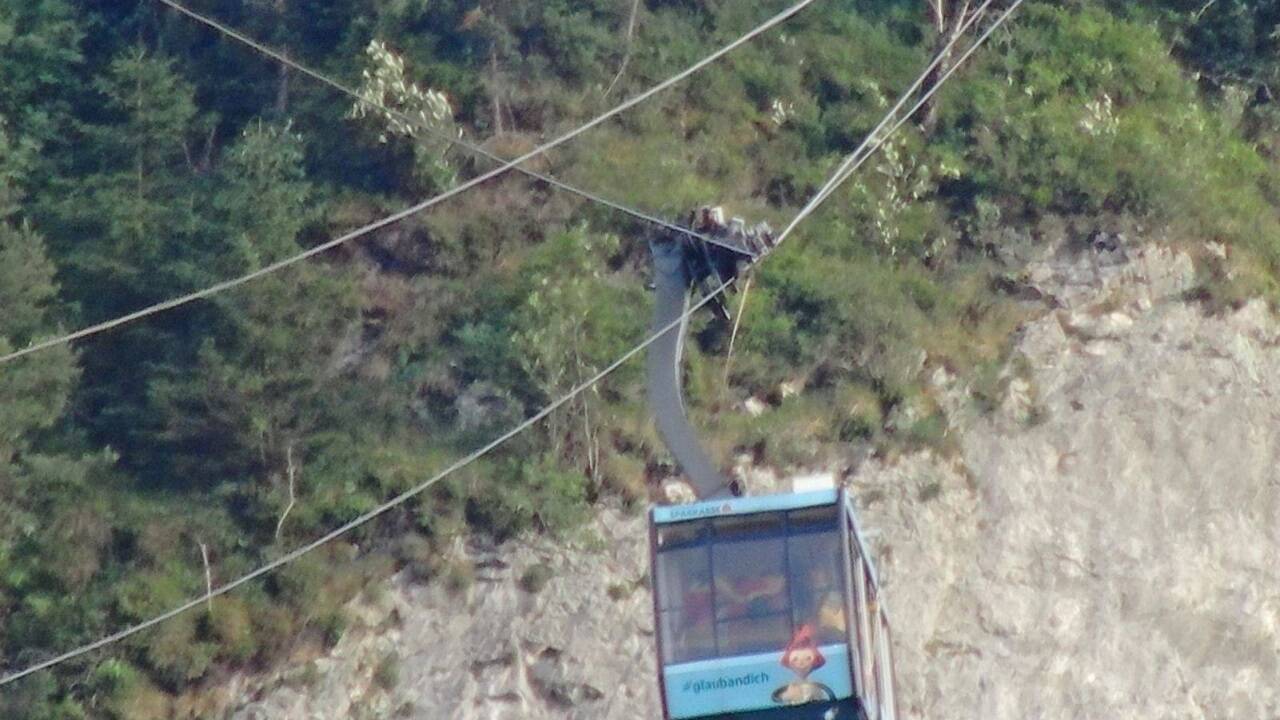 Bei der bergseitigen Gondel der Karrenbahn in Dornbirn sieht man die verhedderten Seile. 